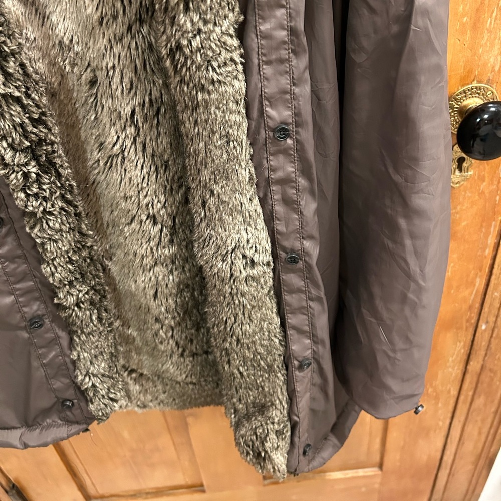 Abercrombie & Fitch Faux Fur Parka Liner - Picture 4 of 9